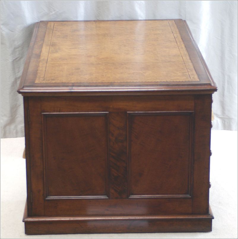 1020 Antique Victorian Mahogany Partners Desk (4)